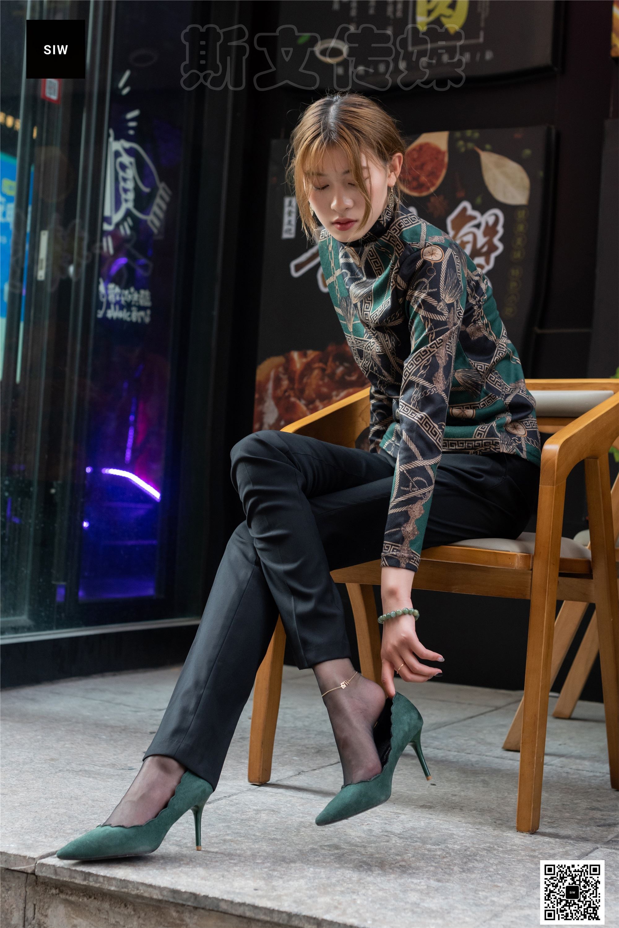 SIW斯文传媒 063 欧版翠绿印花高领长袖打底衫 - 新芳